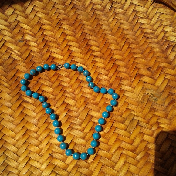 Wooden bead necklace. - Picture 5 of 5